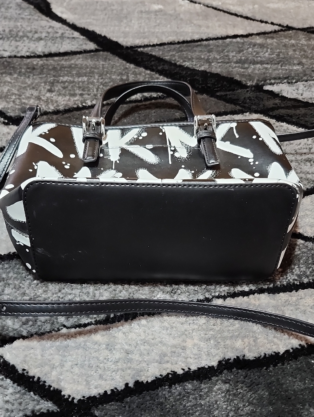 MICHAEL KORS NEW YORK CITY BLK & WHITE GRAFFITI LOGO PRINT XS MINI CROSSBODY BAG - Picture 11 of 16